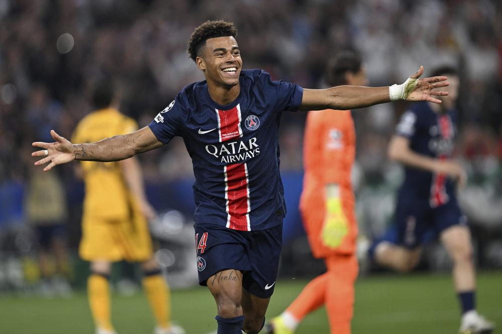 上轮下蛋导致丢球！官方：大阪钢巴门将一森纯拇指骨折