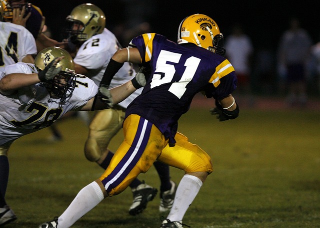 被与贝肯鲍尔比较？凯恩：我从小就喜欢防守，很享受铲球